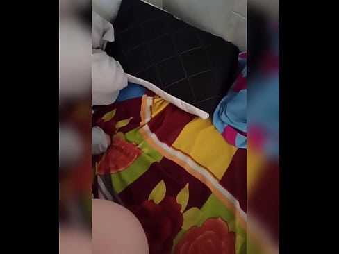 ❤️ منهنجي روم ميٽ گهر ۾ اڪيلي رهي ٿي ڇاڪاڻ ته هن جو مڙس موڪلن تي وڃي ٿو ۽ مان موقعو وٺان ٿو ته هن کي چوسان ۽ هن جي گدا کي کير سان ڀريان. ❌  ️❤